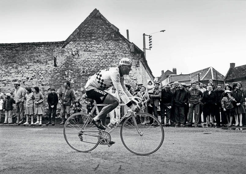 Een typisch Noord-Frans decor en een typisch Noord-Frans publiek bij de zesde Tour-etappe in 1980 tussen Lille en Compiègne