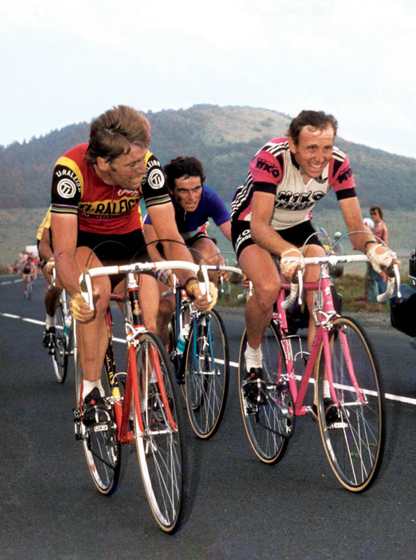 In de dertiende Touretappe naar Super Besse proeven Hennie Kuiper, Bernard Hinault en Joop Zoetemelk elkaars nieren