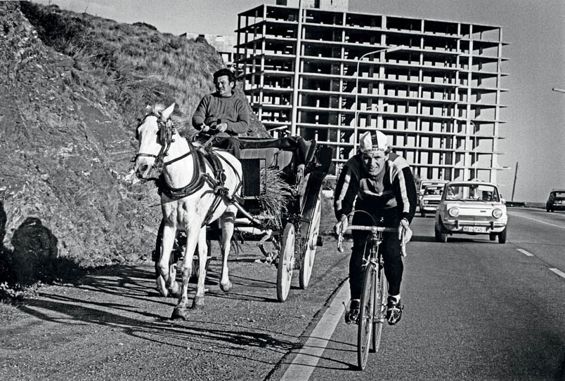 Het wegseizoen 1976 start voor Hennie Kuiper en de Raleighs op 8 februari 1976 in landelijk Estepona – zuidwestelijk van Marbella – met een trainingskamp voorafgaand aan de Ronde van Andalusië